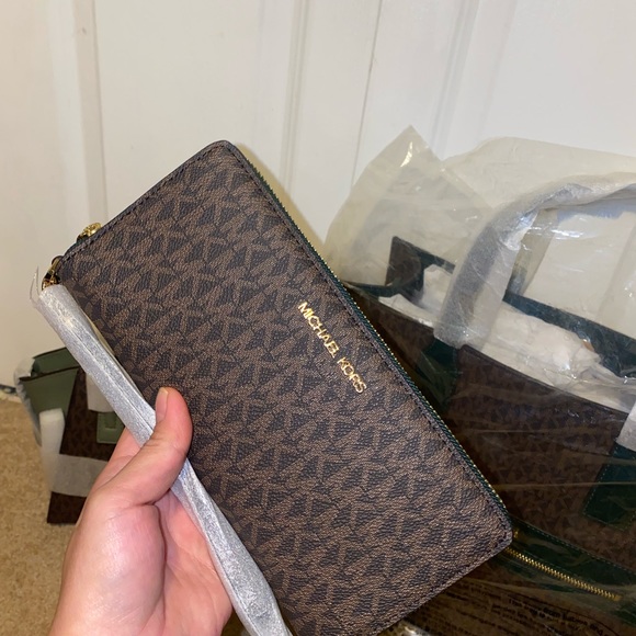 Michael Kors Bundle - Picture 7 of 9